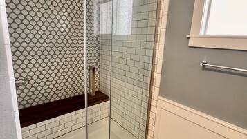 Een bad/douchecombinatie