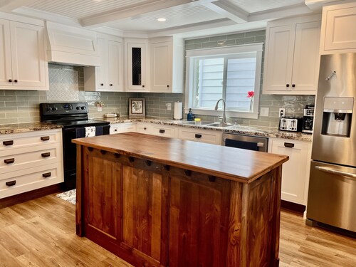 Stunning 4 Bedroom Home - Prime Location