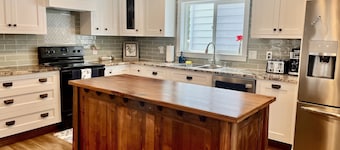 Stunning 4 Bedroom Home - Prime Location