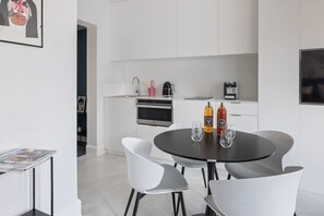 Luxury Suite, Ensuite (Blanc de Noirs) | Shared kitchen - Break & Brut (Nogent-le-Roi)