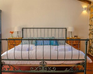 4 chambres, fer et planche à repasser, Wi-Fi gratuit, draps fournis