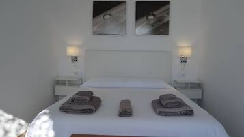 3 slaapkamers, een bureau, geluiddichte muren