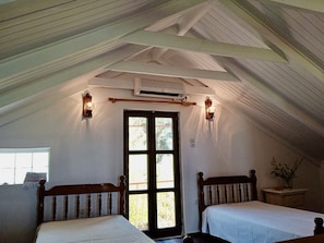 3 bedrooms, iron/ironing board, bed sheets - Cosy cottage maisonette -5 min from the beach! (Charakopio, Messinia)