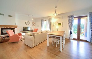 TV, peis og stereoanlegg