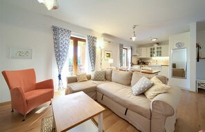 TV, fireplace, stereo