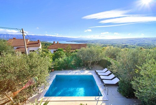 Villa Rustika mit Pool & wunderschönem Meerblick