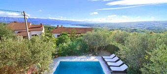 Villa Rustika with a swimming pool and beautiful Seaview
