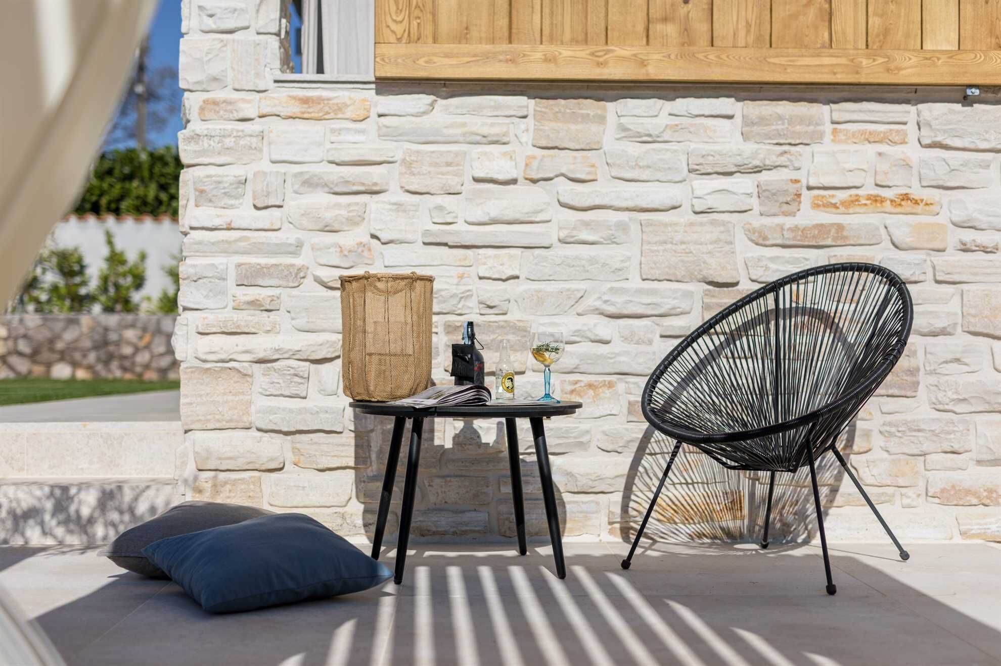 المنطقة المحيطة بالمنشأة