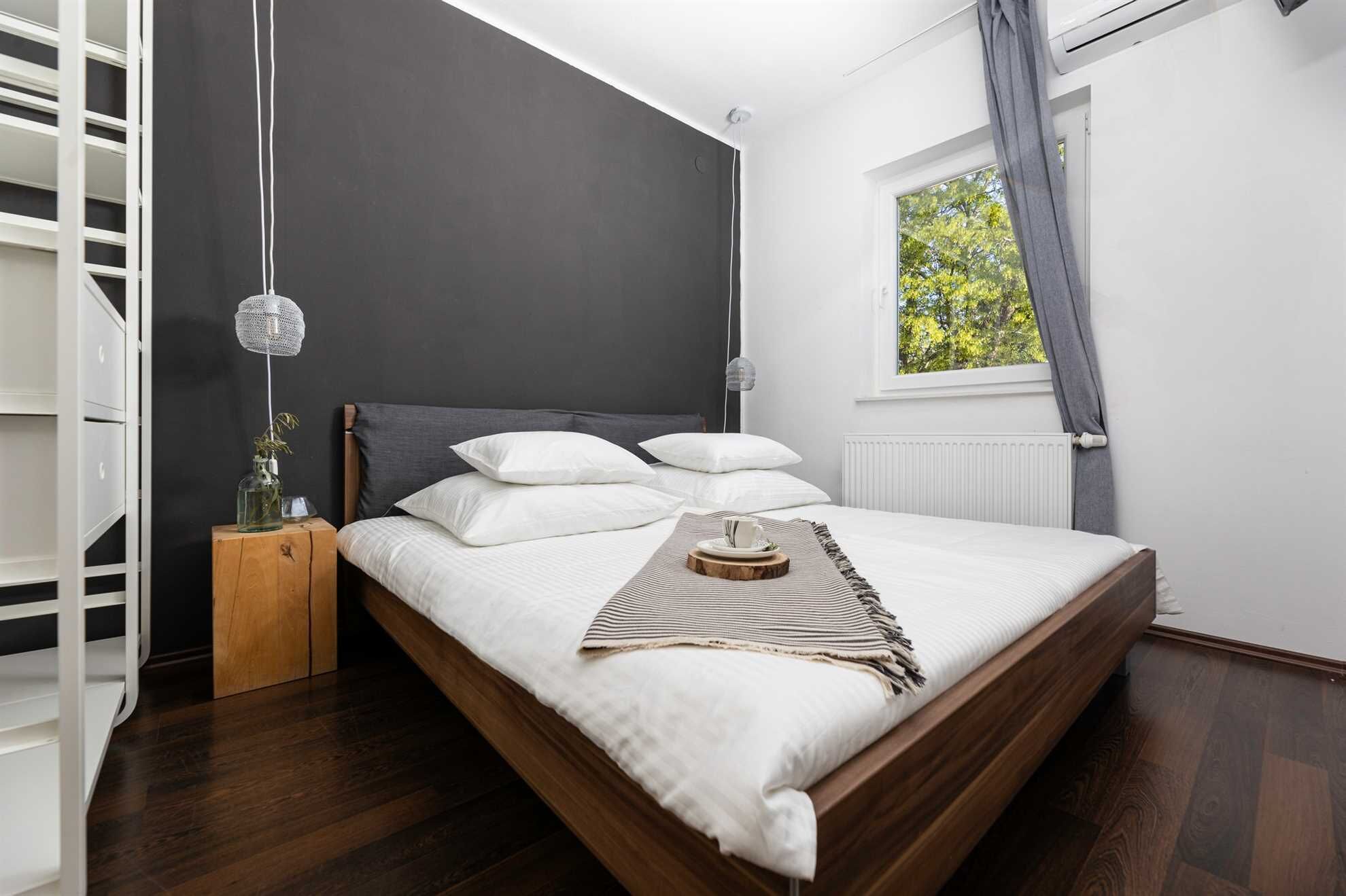 3 عدّة غرف نوم ومكواة/لوح كي وواي فاي مجانًا وملاءات أسرّة