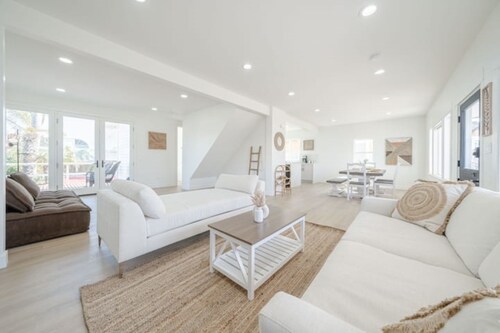 Luxury Beach Bungalow with Hot Tub - Steps to Sand and Pier