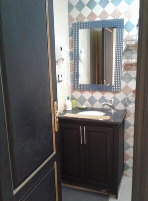 Dusche, Haartrockner, Seife, Shampoo