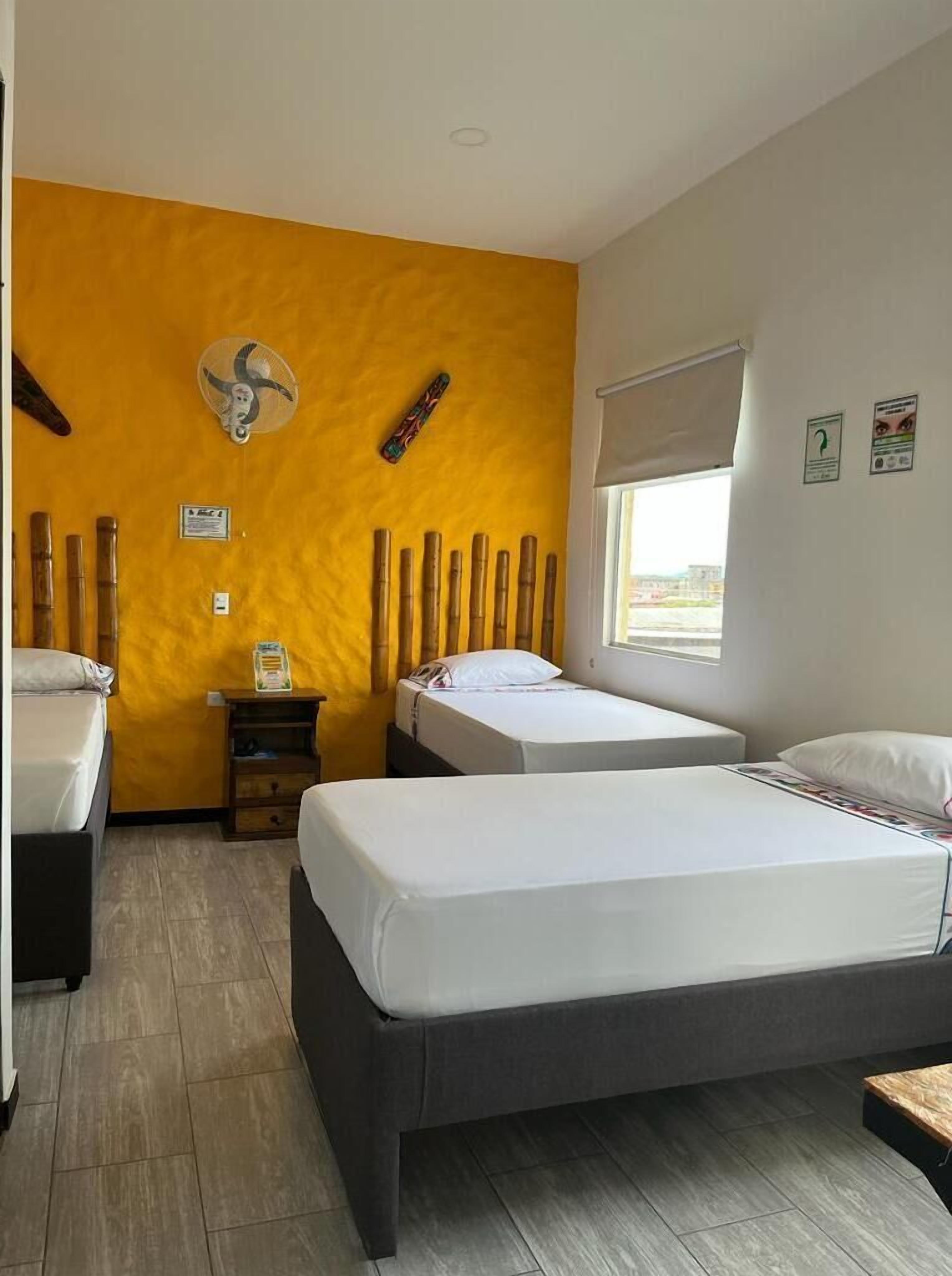 行政三人房 | 書桌、免費 Wi-Fi