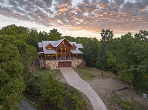 Exterior - Mile High Club-3 Bedroom w/Mountain Views-Each bedroom has a balcony! Sleeps 12 (Broken Bow)