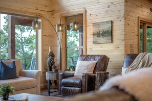 Smart TV, fireplace, video games - Mile High Club-3 Bedroom w/Mountain Views-Each bedroom has a balcony! Sleeps 12 (Broken Bow)