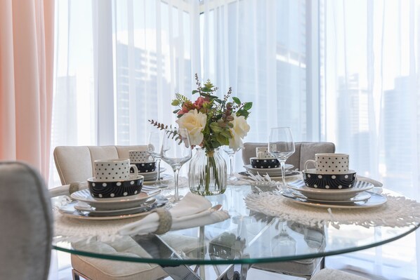 Apartment, Accessible, Private Bathroom (Modern-Luxury-Central) | Restaurant