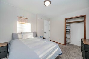 3 chambres, fer et planche à repasser, accès au Wi-Fi (inclus)