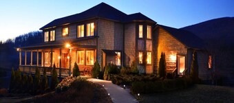 Mountain Views-Hot Tub-2 Master Suites-Game Room