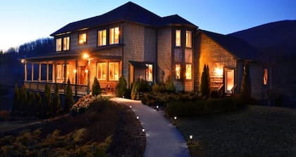 Mountain Views-Hot Tub-2 Master Suites-Game Room