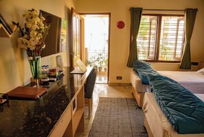 1 bedroom, WiFi - Boutique room 6 with Balcony (Kolkata)