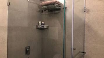 Douche, sèche-cheveux