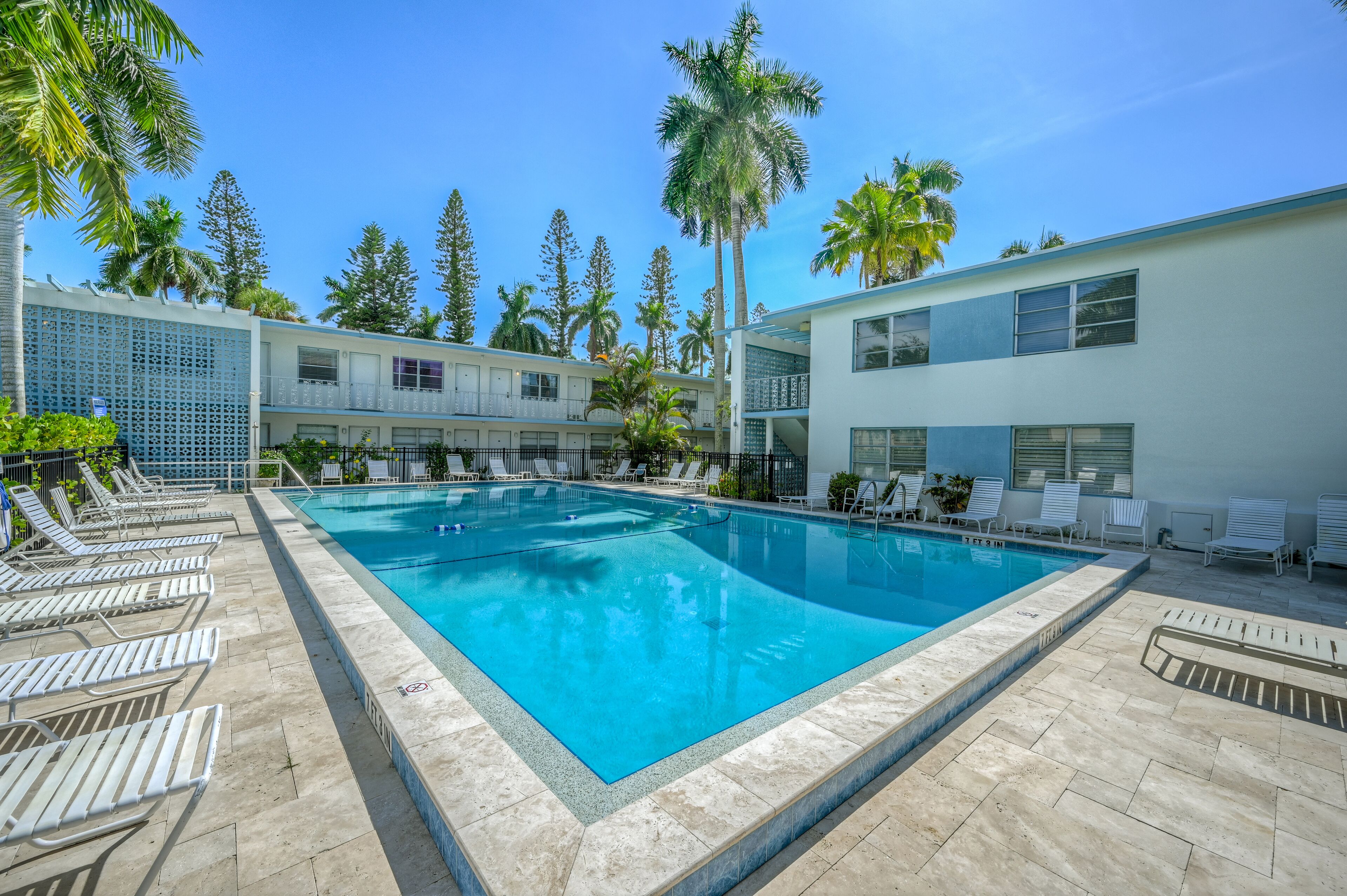 Perfectly-Located 2-Bed at Naples Beach & Town!