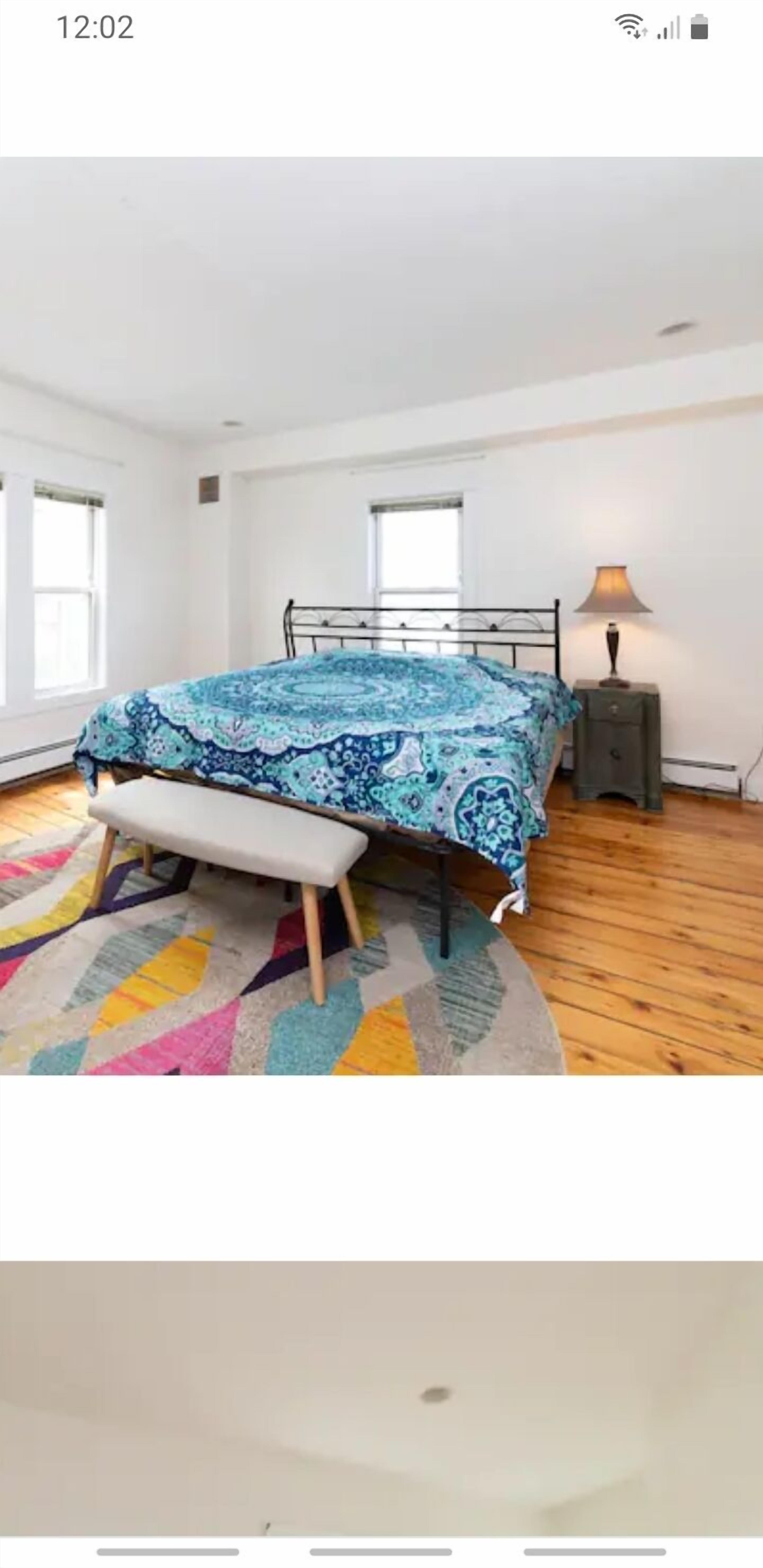 Amazing remodeled house that sleeps 11! Walk to downtown Portsmouth and park 8+ 