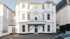 Exterior - Spacious 2 bedroom flat near beach and town centre (Bournemouth)