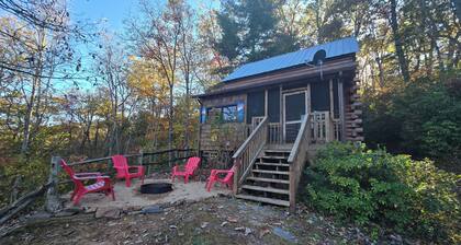 Cozy Pet Friendly Mountain Log Cabin in the Smokies with Deck and fire pit.