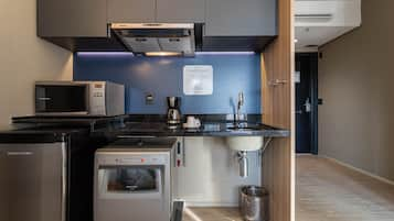 Studio Standard Casal - PNE | Private kitchen | Microwave, stovetop, dishwasher, cookware/dishes/utensils