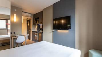 ميكروويف، موقد طهي مسطح، غسالة أطباق، مستلزمات طهي/أطباق/أوعية