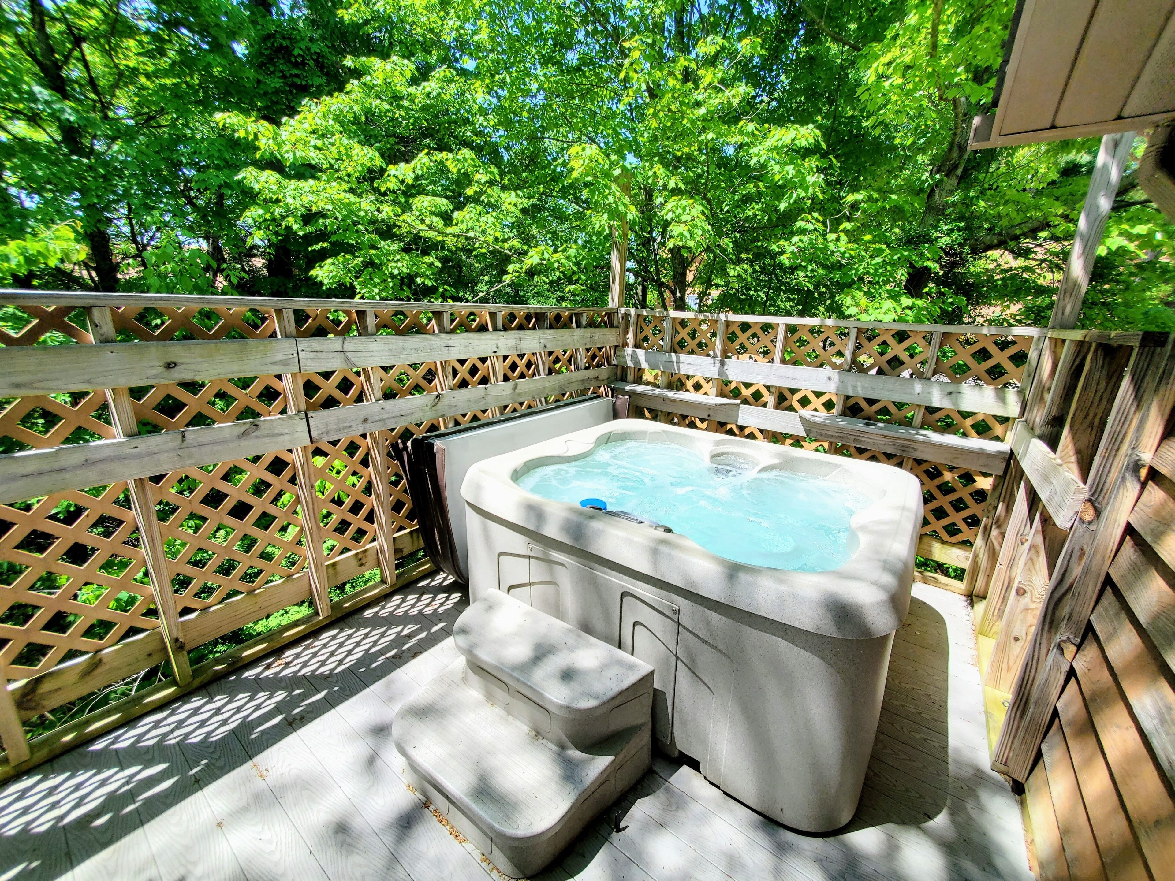 Outdoor spa tub