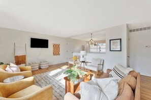 Smart TV, table tennis