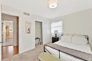 5 chambres, fer et planche à repasser, lit parapluie, Wi-Fi gratuit