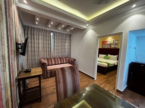 Luxury Room, Pool View | Egyptian cotton sheets, premium bedding, individually decorated - Santa Monica Resorte (Calangute)
