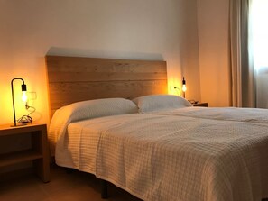 3 makuuhuonetta, silitysrauta/-lauta, Wi-Fi, vuodevaatteet
