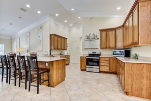 Private kitchen - Custom Built Beach House (Jacksonville)