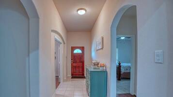 4 Schlafzimmer, Schreibtisch, Bügeleisen/Bügelbrett, kostenloses WLAN