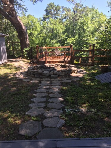 2BR, 1 1/2 Bath Pet Friendly Home 35 minutes from Panama City Beach.