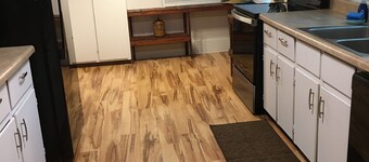 2BR, 1 1/2 Bath Pet Friendly Home 35 minutes from Panama City Beach.