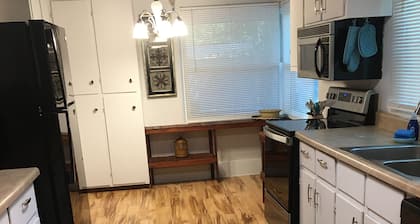 2BR, 1 1/2 Bath Pet Friendly Home 35 minutes from Panama City Beach.