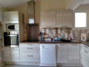 Kühlschrank, Mikrowelle, Ofen, Geschirrspüler