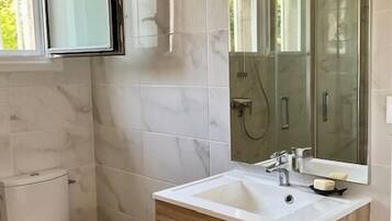 Douche, savon, papier toilette