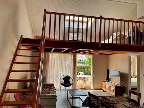 5-minute walk from the beach, quiet villa with garden. Home sweet home!