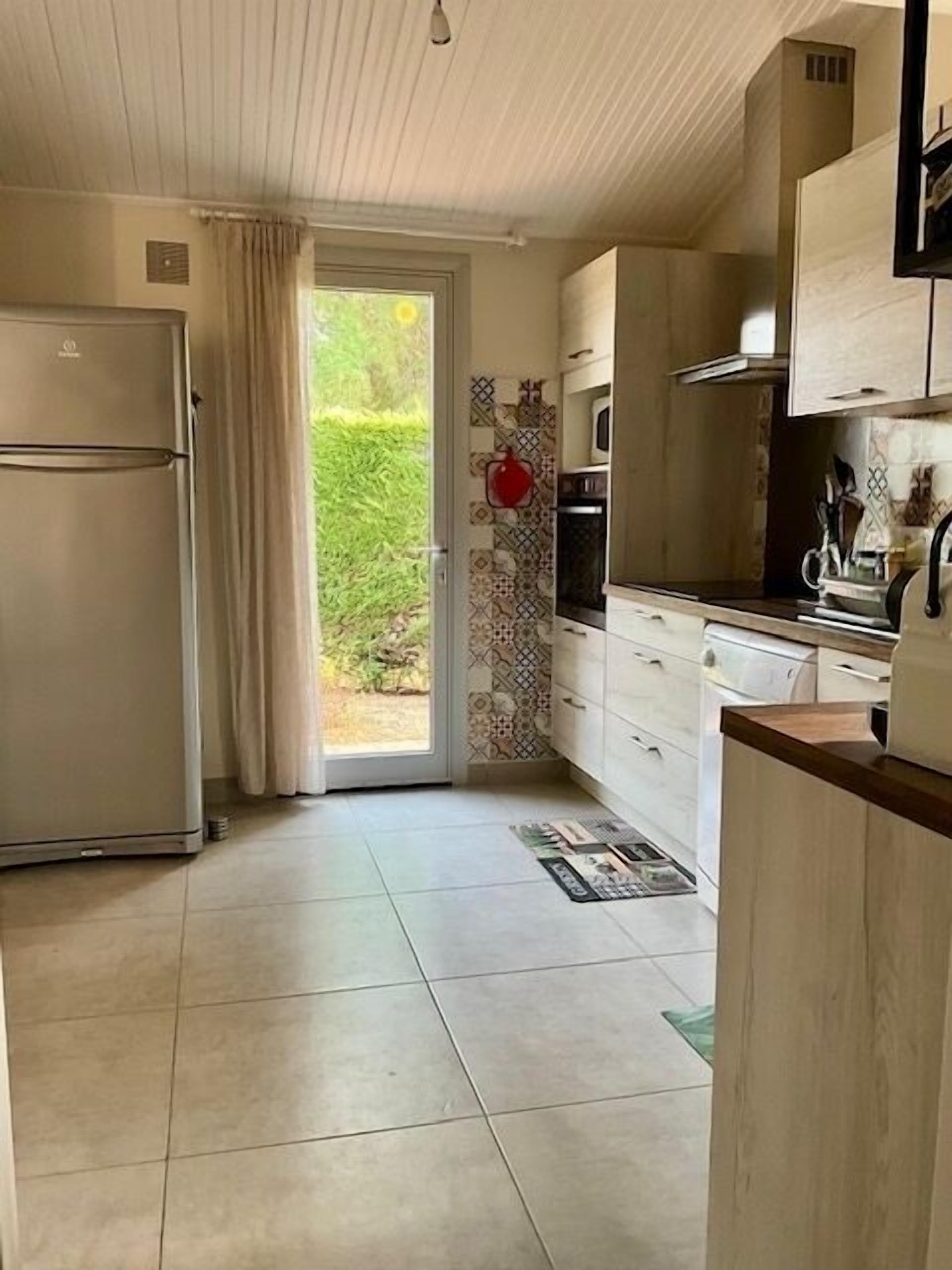 Réfrigérateur, micro-ondes, four, lave-vaisselle