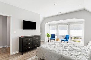 3 bedrooms, desk, iron/ironing board, free WiFi