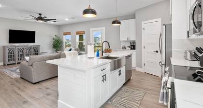 2-Minute walk to the beach! Dog & Kid Friendly!