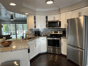 Fridge, microwave, oven, stovetop - LIVING THE NAPLES LIFE - 3 Bed / 2 Bath with Pool (Naples)