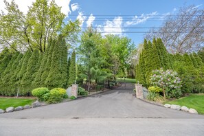 Front of property - Munson Mountain Estates (Penticton)