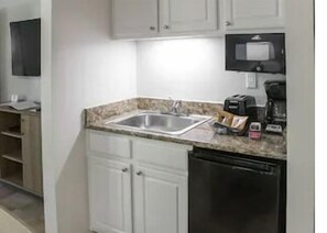 Wasserkocher mit Kaffee-/Teezubehör