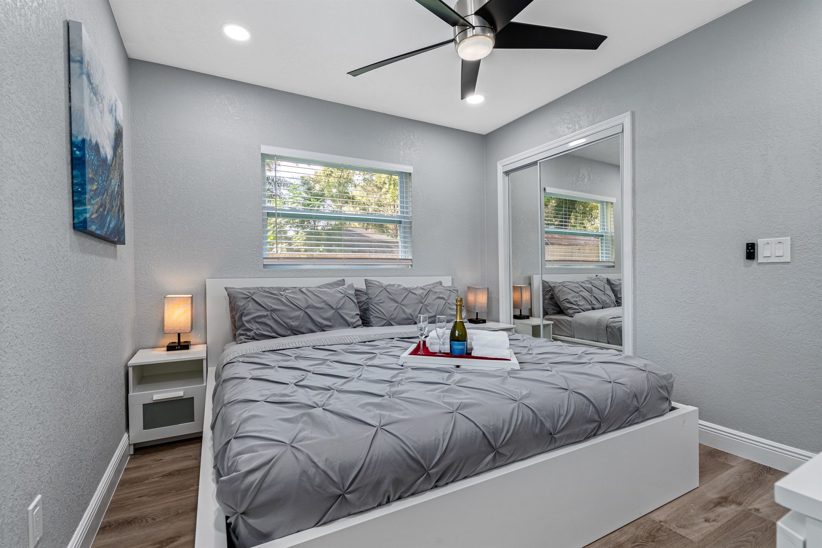 Charming & Renovated Home 20 Minutes from Tampa